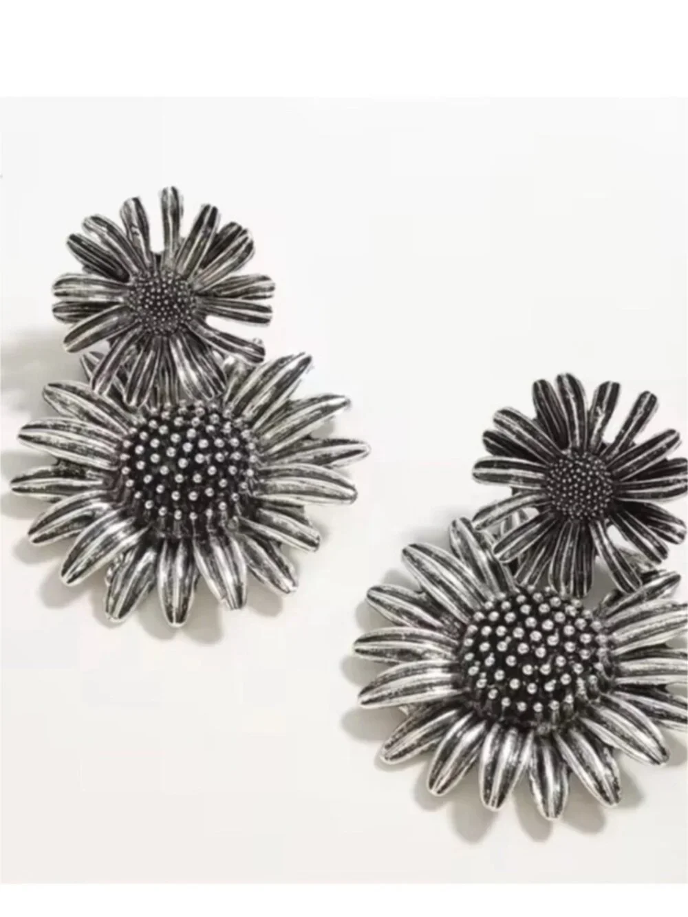 New! Zara Silver Sunflower Drop Earrings (1014) NWOT